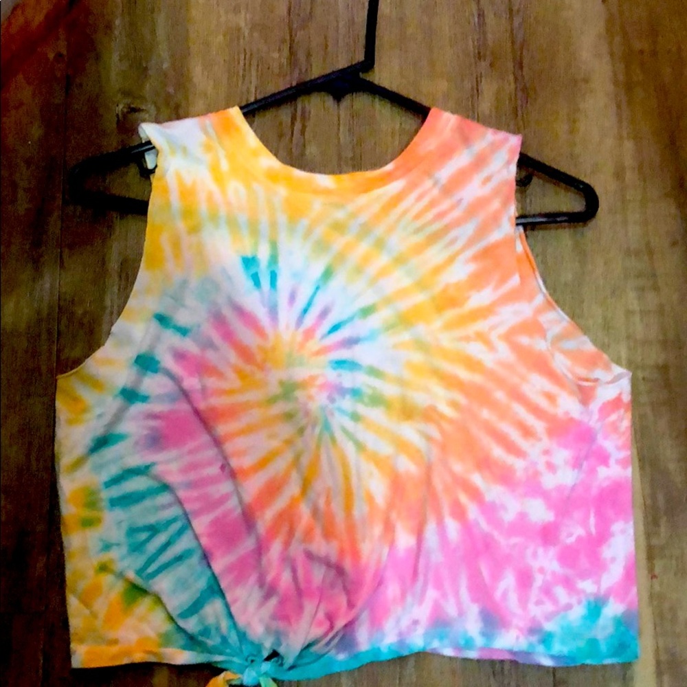 I’m selling tie-dye crop top
